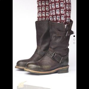 Intersection Cafe Unisex Leather Steel Toe Boots